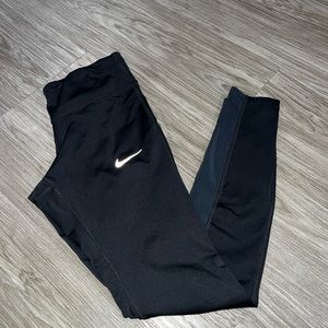 Black Nike leggings